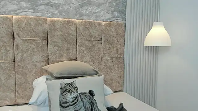 leilapons online show from October 7, 5:21 pm