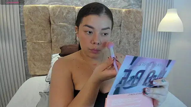 leilapons online show from November 20, 4:18 pm