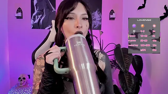 Snapshot of VelvetVampiree chatting on September 24, 1:31 am VelvetVampiree online show from September 24, 1:31 am