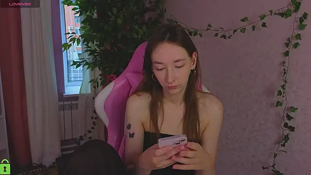 Snapshot of Miche1le_Allenne chatting on June 28, 1:11 am Miche1le Allenne online show from June 28, 1:11 am