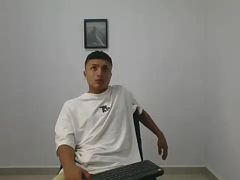 yissus 20  online show from April 8, 6:08 pm