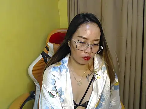 Snapshot of your_hornyapril chatting on October 14, 4:52 pm your hornyapril online show from October 14, 4:52 pm
