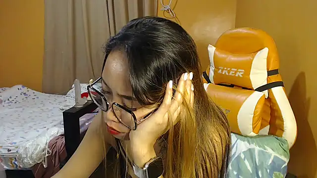 Snapshot of your_hornyapril chatting on October 18, 6:08 pm your hornyapril online show from October 18, 6:08 pm