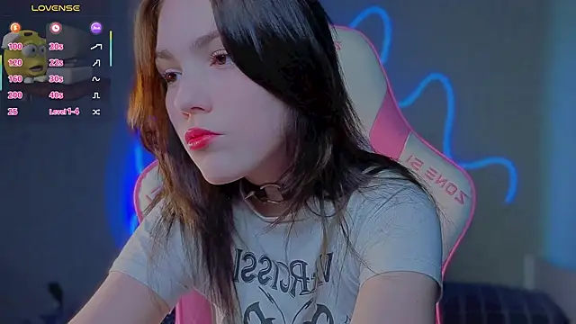 Snapshot of Sophie_SkyAngel chatting on June 5, 4:08 am Sophie SkyAngel online show from June 5, 4:08 am