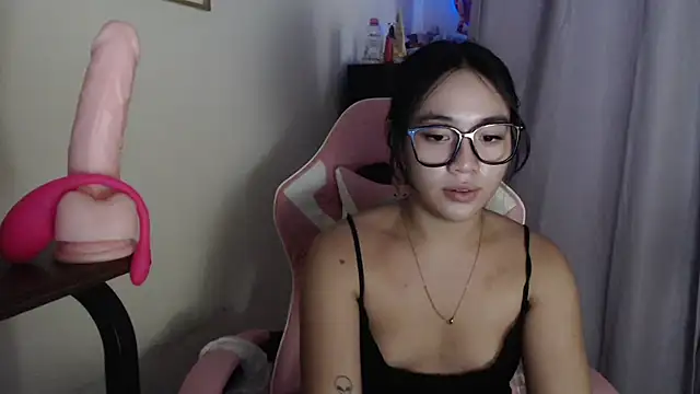 Snapshot of Sweetcummer_laura chatting on November 2, 8:44 pm Sweetcummer laura online show from November 2, 8:44 pm