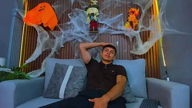 Leo santoro online show from October 30, 1:34 pm