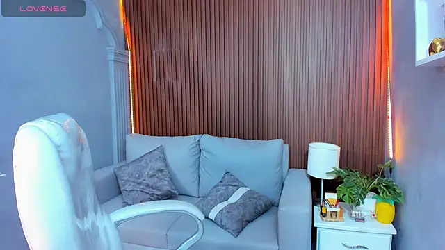 Leo santoro online show from November 17, 2:45 pm