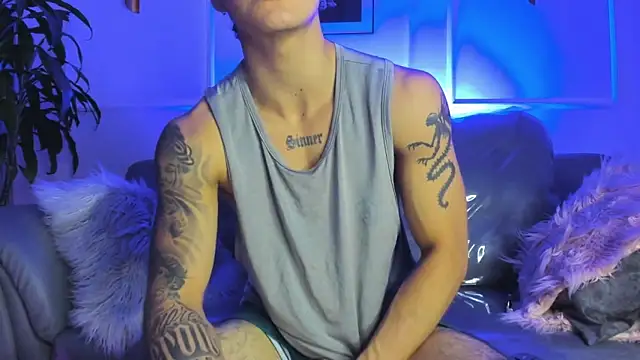 Leo santoro online show from February 20, 1:33 pm