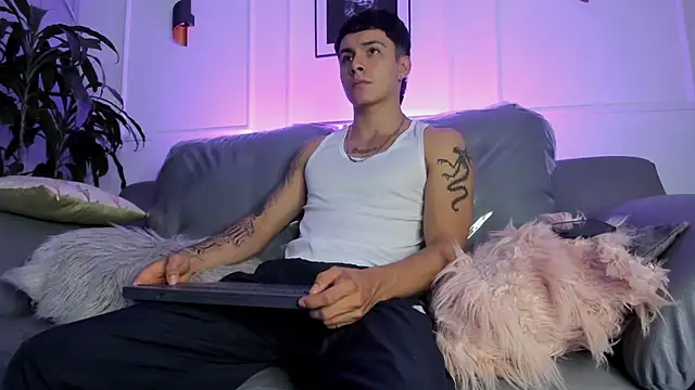 Leo santoro online show from February 23, 2:03 pm