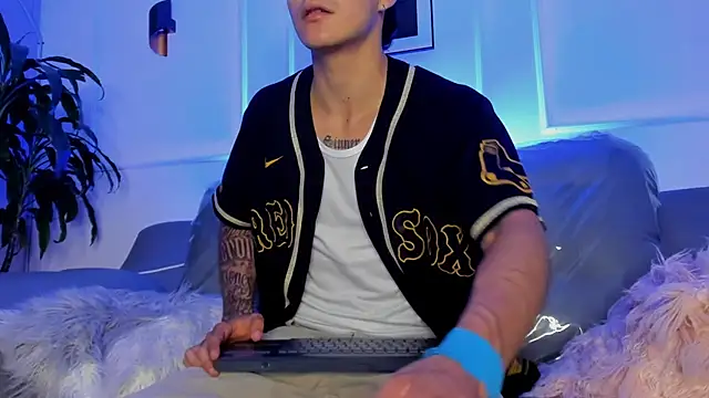 Leo santoro online show from February 27, 3:12 pm