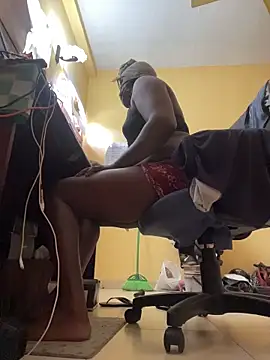 Snapshot of femboyslqueen chatting on October 27, 6:06 am femboyslqueen online show from October 27, 6:06 am