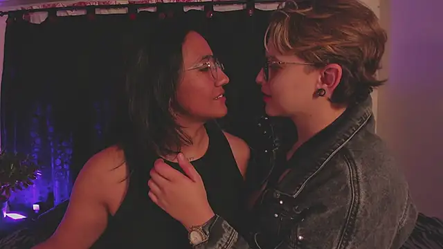 CrazyCakes  online show from September 12, 4:45 am