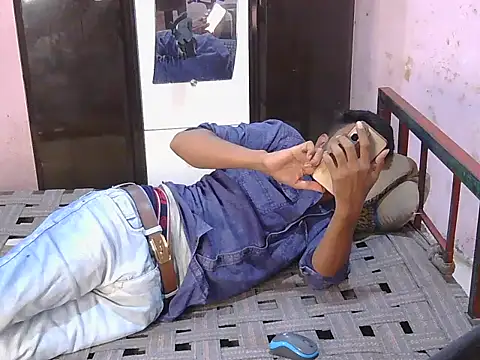Snapshot of krishjaat43 chatting on May 4, 8:21 am krishjaat43 online show from May 4, 8:21 am