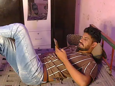 Snapshot of krishjaat43 chatting on May 11, 5:13 am krishjaat43 online show from May 11, 5:13 am
