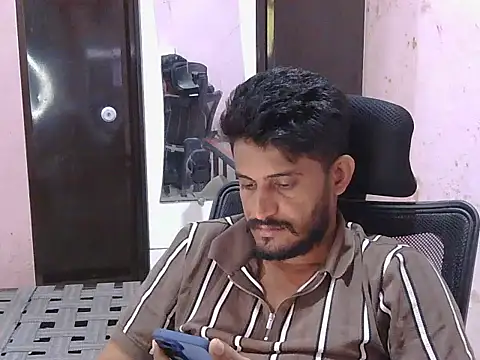 Snapshot of krishjaat43 chatting on May 15, 2:40 am krishjaat43 online show from May 15, 2:40 am