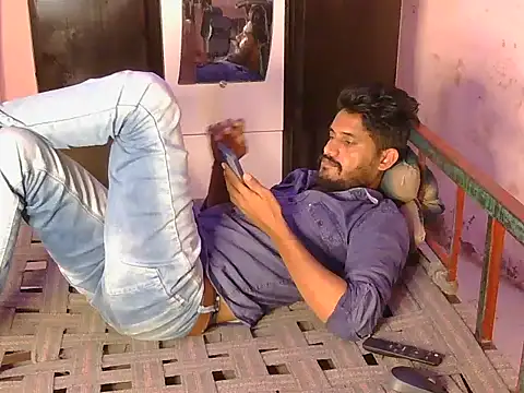 Snapshot of krishjaat43 chatting on May 27, 3:25 am krishjaat43 online show from May 27, 3:25 am