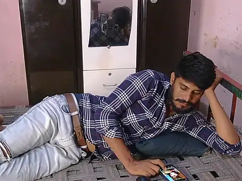 Snapshot of krishjaat43 chatting on June 12, 5:28 am krishjaat43 online show from June 12, 5:28 am