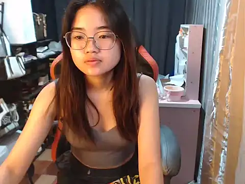 Snapshot of urhoneybunny25 chatting on October 13, 8:53 pm urhoneybunny25 online show from October 13, 8:53 pm