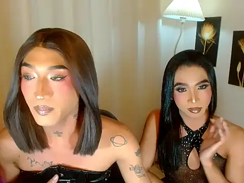 Snapshot of The_Fucking_Dolls chatting on July 9, 4:33 pm The Fucking Dolls online show from July 9, 4:33 pm