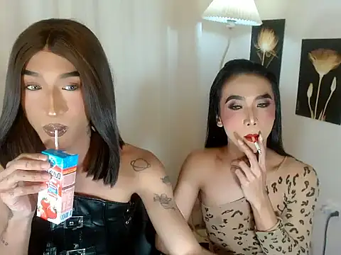 Snapshot of The_Fucking_Dolls chatting on July 10, 4:53 pm The Fucking Dolls online show from July 10, 4:53 pm