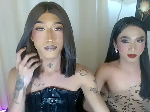 Snapshot of The_Fucking_Dolls chatting on July 17, 5:51 pm The Fucking Dolls online show from July 17, 5:51 pm