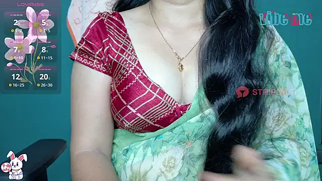 Snapshot of megHana_teLugGu chatting on October 18, 4:48 am megHana teLugGu online show from October 18, 4:48 am