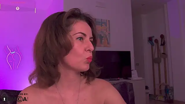 Snapshot of Witch_in_Silk chatting on November 17, 8:47 pm Witch in Silk online show from November 17, 8:47 pm