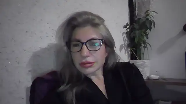 fox red lady7 online show from November 12, 8:30 pm