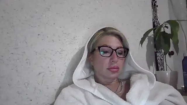 fox red lady7 online show from May 2, 8:36 pm