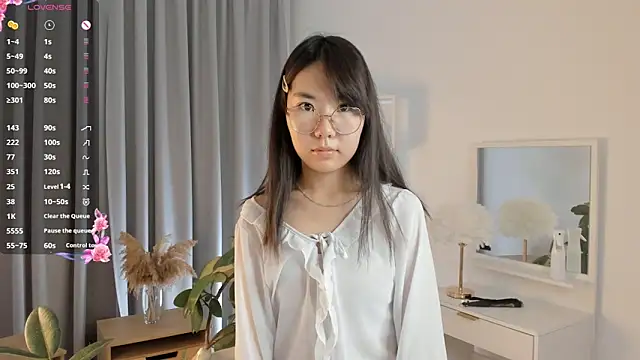 Snapshot of UdelaDodson chatting on September 12, 3:34 pm UdelaDodson online show from September 12, 3:34 pm