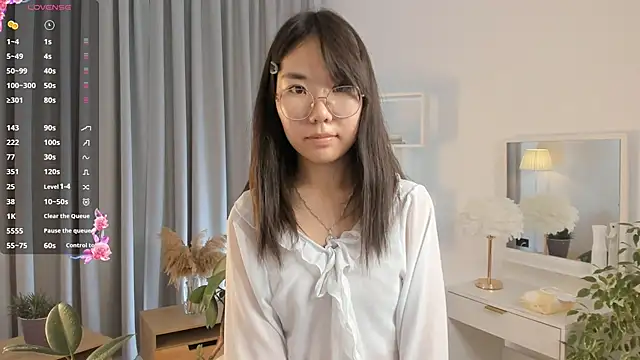 Snapshot of UdelaDodson chatting on September 13, 3:12 pm UdelaDodson online show from September 13, 3:12 pm