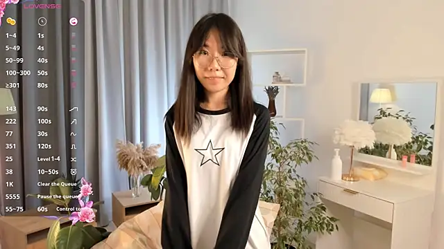 Snapshot of UdelaDodson chatting on October 3, 3:09 pm UdelaDodson online show from October 3, 3:09 pm