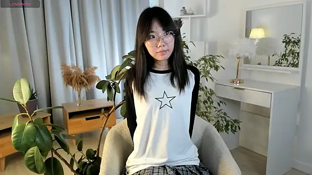 Snapshot of UdelaDodson chatting on October 12, 4:00 am UdelaDodson online show from October 12, 4:00 am