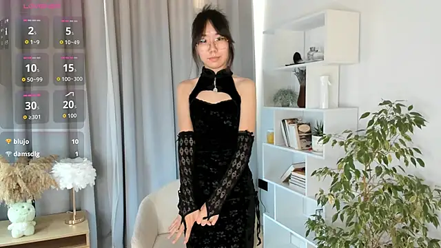 Snapshot of UdelaDodson chatting on October 16, 2:23 am UdelaDodson online show from October 16, 2:23 am