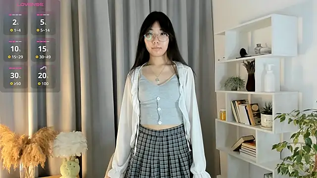 Snapshot of UdelaDodson chatting on October 19, 1:17 am UdelaDodson online show from October 19, 1:17 am