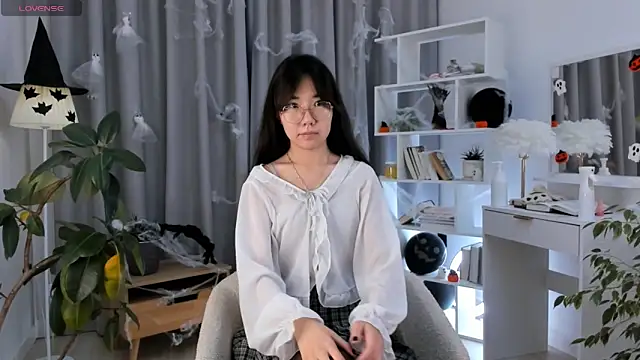 Snapshot of UdelaDodson chatting on November 3, 1:19 am UdelaDodson online show from November 3, 1:19 am