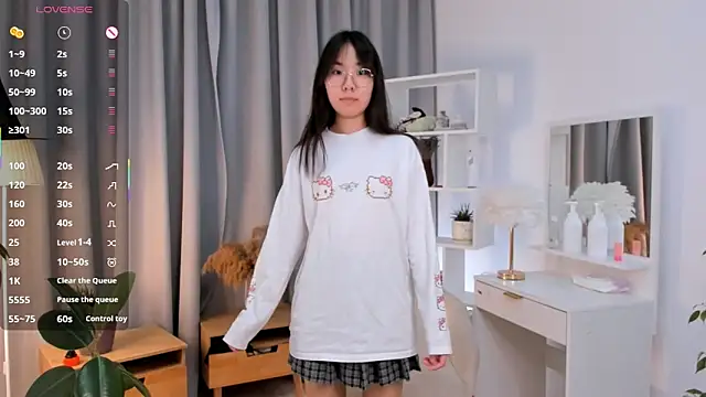 Snapshot of UdelaDodson chatting on November 14, 1:04 am UdelaDodson online show from November 14, 1:04 am