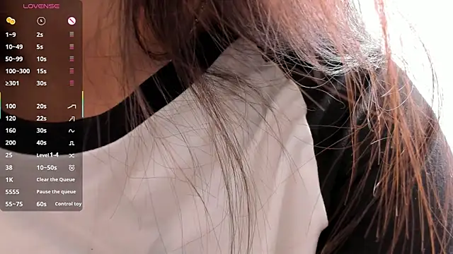 Snapshot of UdelaDodson chatting on November 18, 1:11 am UdelaDodson online show from November 18, 1:11 am