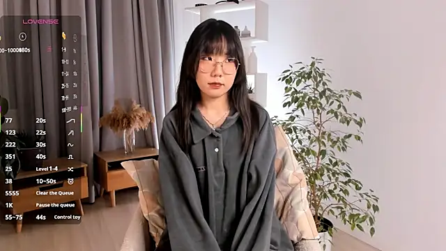 Snapshot of UdelaDodson chatting on November 29, 1:08 am UdelaDodson online show from November 29, 1:08 am