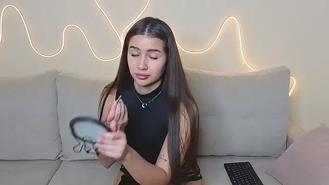 KathrynBrooks online show from November 17, 2:23 pm