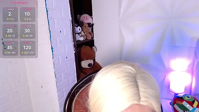 Cherrylionn online show from June 16, 3:42 am