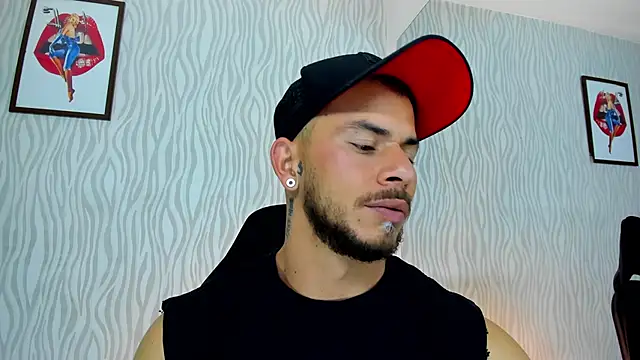 Snapshot of dylan_jacobx chatting on November 1, 1:07 am dylan jacobx online show from November 1, 1:07 am