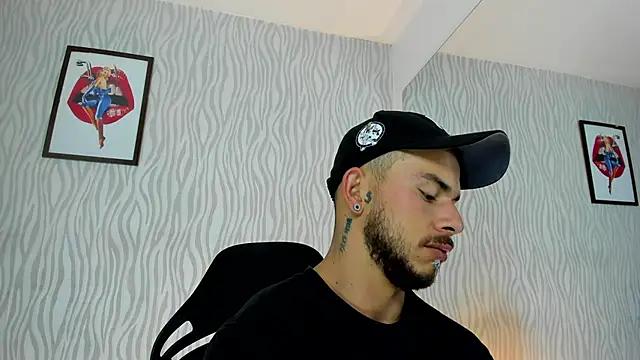 Snapshot of dylan_jacobx chatting on November 6, 3:29 am dylan jacobx online show from November 6, 3:29 am