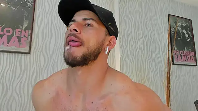 Snapshot of dylan_jacobx chatting on June 2, 3:08 am dylan jacobx online show from June 2, 3:08 am