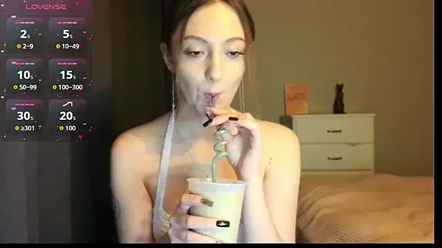 white liillyy online show from March 12, 9:43 pm