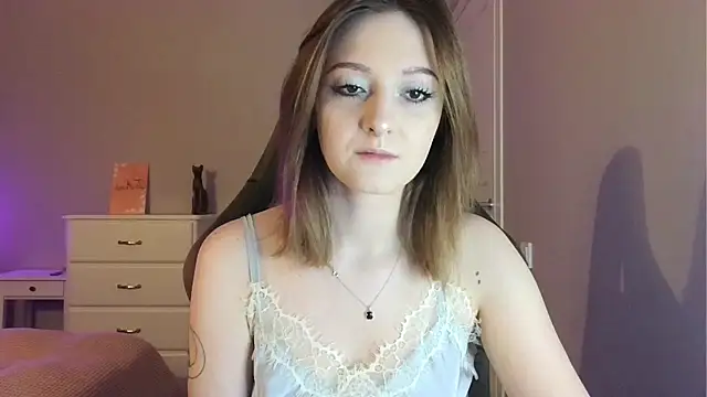 white liillyy online show from April 25, 8:50 pm