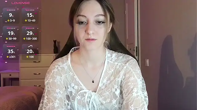 white liillyy online show from June 11, 8:40 pm