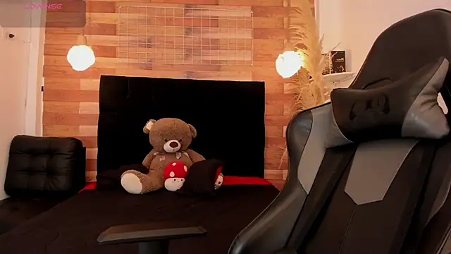 Snapshot of Emily_brown04 chatting on November 4, 11:09 am Emily brown04 online show from November 4, 11:09 am