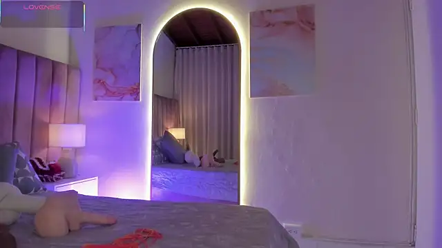 Snapshot of Mia_mtnz02 chatting on December 14, 3:45 am Mia mtnz02 online show from December 14, 3:45 am