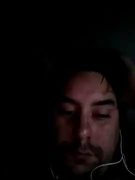 Snapshot of Lukitassss1993 chatting on October 18, 3:42 am Lukitassss1993 online show from October 18, 3:42 am